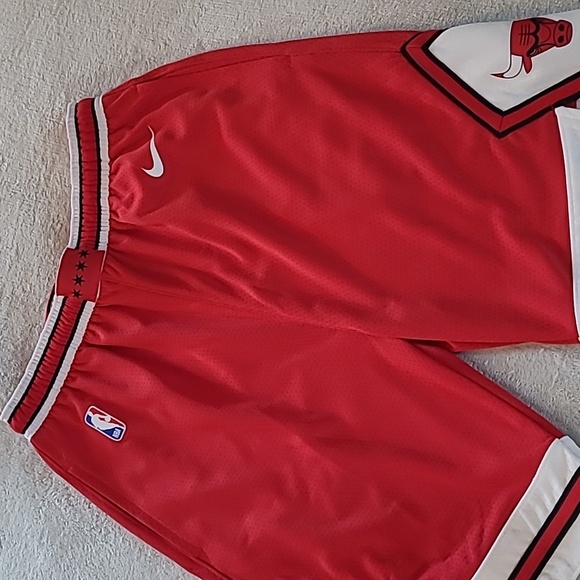 Nike Chicago Bulls NBA Dri Fit Basketball Shorts Kids Youth L Red Logo Active - Picture 3 of 13